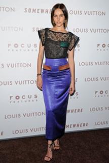 Isabel Lucas feet photo thumbnail