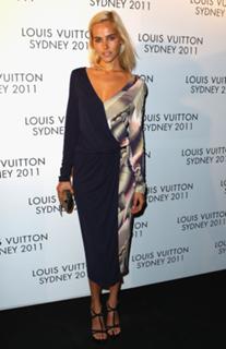 Isabel Lucas feet photo thumbnail