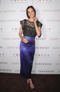 Isabel Lucas feet photo thumbnail