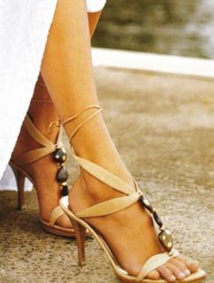 Isabel Lucas feet photo thumbnail