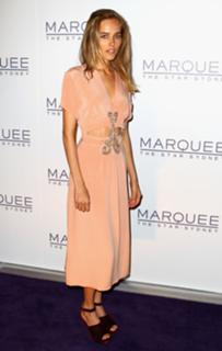 Isabel Lucas feet photo thumbnail