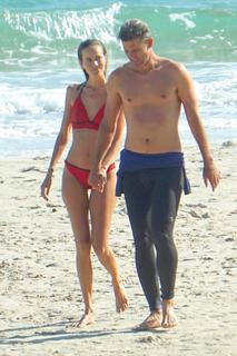 Isabel Lucas feet photo thumbnail