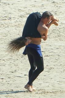 Isabel Lucas feet photo thumbnail