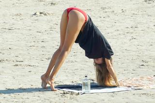 Isabel Lucas feet photo thumbnail