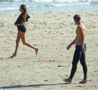 Isabel Lucas feet photo thumbnail
