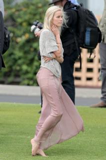 Isabel Lucas feet photo thumbnail