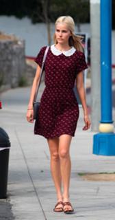 Isabel Lucas feet photo thumbnail