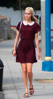 Isabel Lucas feet photo thumbnail