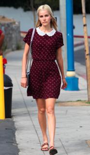 Isabel Lucas feet photo thumbnail