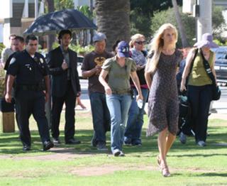Isabel Lucas feet photo thumbnail