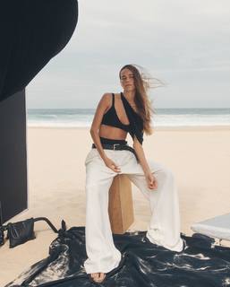 Isabel Lucas feet photo thumbnail