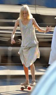Isabel Lucas feet photo thumbnail