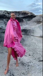Isabel Lucas feet photo thumbnail