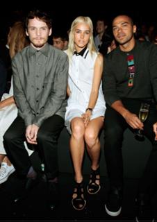 Isabel Lucas feet photo thumbnail