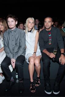 Isabel Lucas feet photo thumbnail