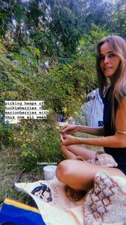 Isabel Lucas feet photo thumbnail