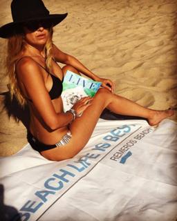 Isabel Macedo feet photo 3