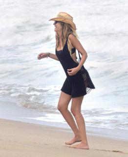 Isabel Macedo feet photo 6