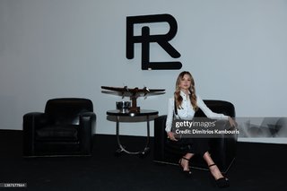 Isabel May feet photo thumbnail