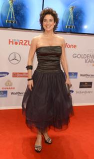 Isabel Varell feet photo thumbnail