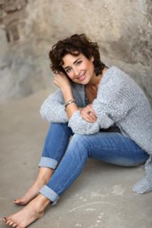 Isabel Varell feet photo thumbnail