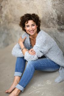 Isabel Varell feet photo thumbnail