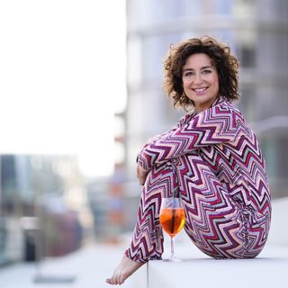 Isabel Varell feet photo thumbnail