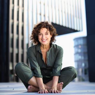 Isabel Varell feet photo thumbnail