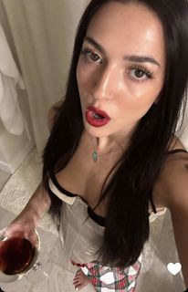 Isabela Lopez feet photo 9
