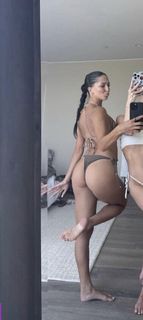 Isabela Lopez feet photo 17