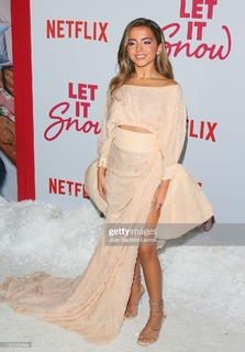 Isabela Merced feet photo thumbnail
