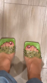Isabela Merced feet photo thumbnail