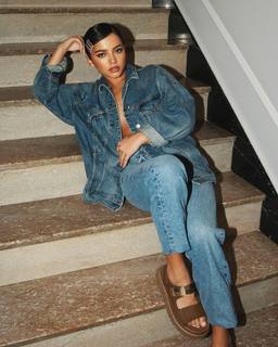 Isabela Merced feet photo thumbnail