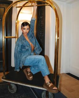 Isabela Merced feet photo thumbnail