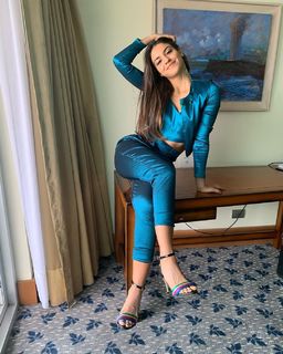 Isabela Souza feet photo 13
