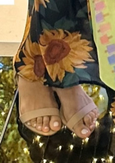 Isabela Souza feet photo 10