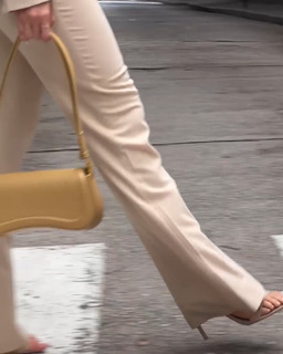 Isabela Souza feet photo 4