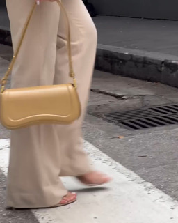 Isabela Souza feet photo 3