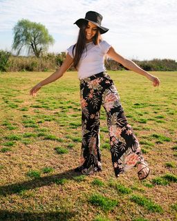 Isabela Souza feet photo 7