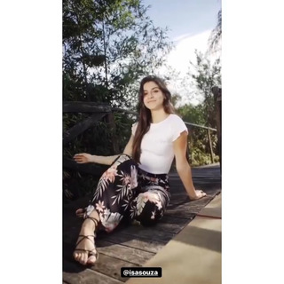 Isabela Souza feet photo 3