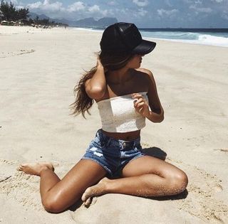 Isabela Souza feet photo 3