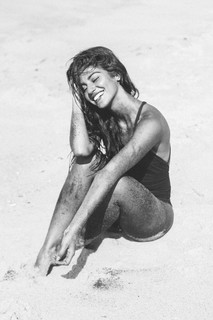 Isabela Souza feet photo 18