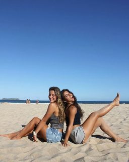 Isabela Souza feet photo 18