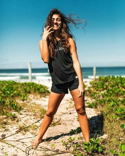 Isabela Souza feet photo 16