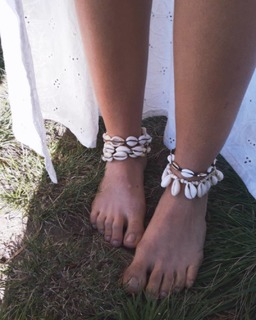 Isabela Souza feet photo 10
