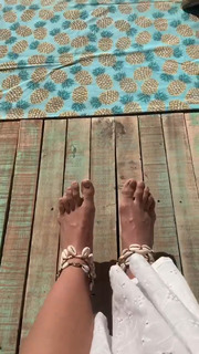 Isabela Souza feet photo 8