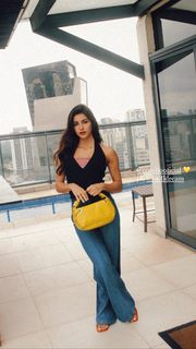 Isabela Souza feet photo 2
