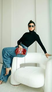 Isabela Souza feet photo 1