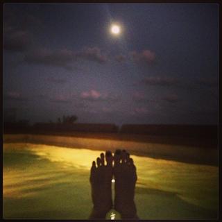 Isabeli Fontana feet photo thumbnail