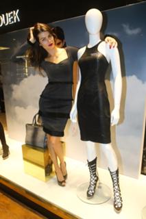 Isabeli Fontana feet photo thumbnail